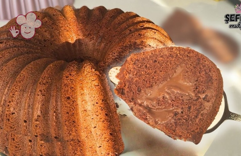 Bol Çikolata Soslu Yaş Pasta Tadında Kek Tarifi