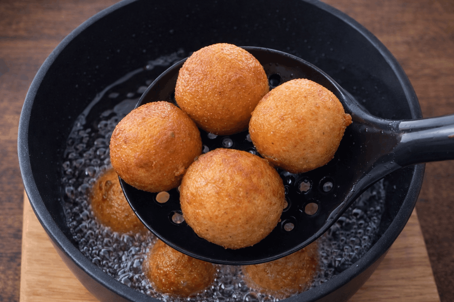 Dışı Çıtır İçi Akışkan: Kaşarlı Patates Topları