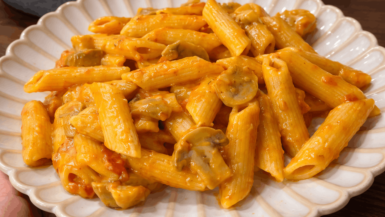 Domatesli Kremalı Demleme Makarna Tarifi